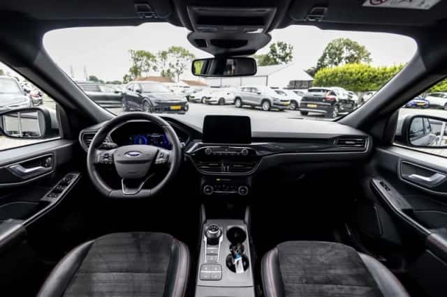 Ford Kuga (2022) thumbnail 4