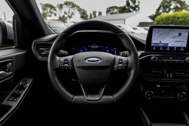 Ford Kuga (2022) thumbnail 5