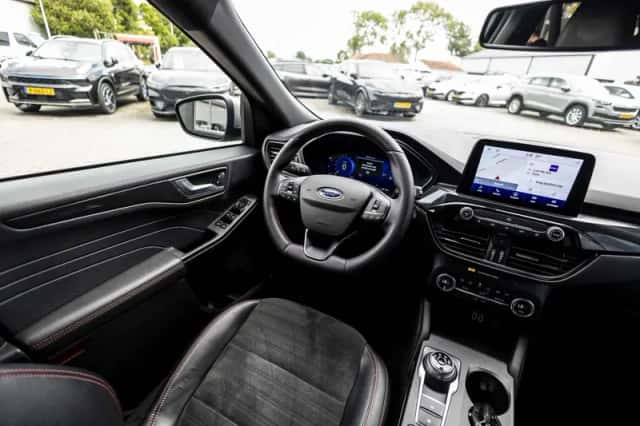 Ford Kuga (2022) thumbnail 56