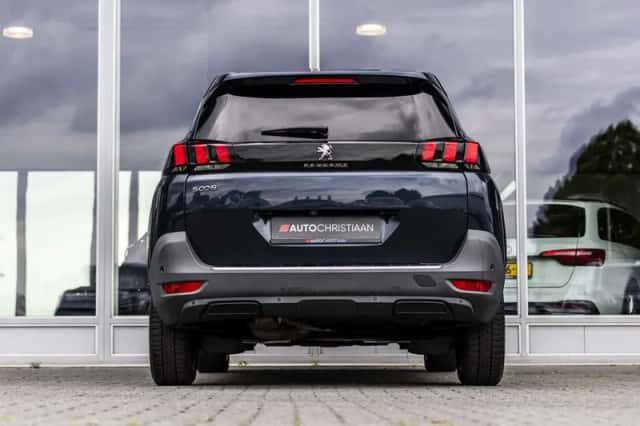 Peugeot 5008 (2018) thumbnail 1