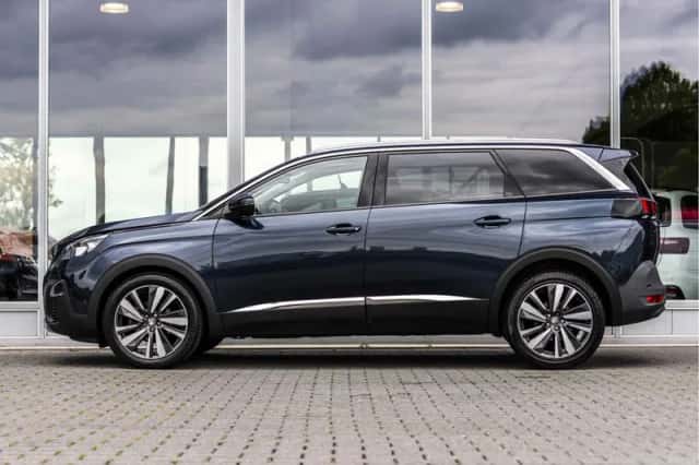 Peugeot 5008 (2018) thumbnail 2