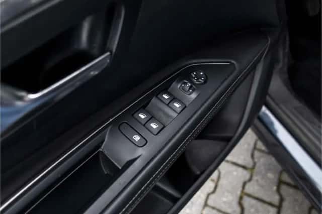 Peugeot 5008 (2018) thumbnail 19
