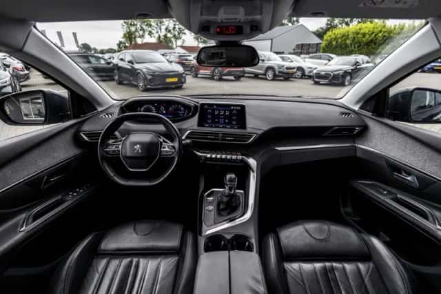 Peugeot 5008 (2018) thumbnail 3