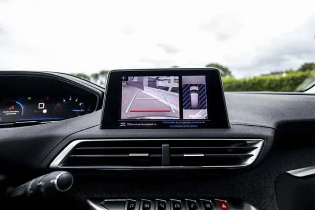 Peugeot 5008 (2018) thumbnail 21