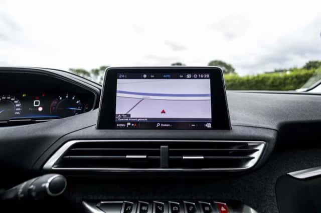 Peugeot 5008 (2018) thumbnail 25