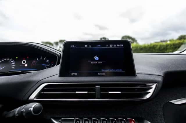 Peugeot 5008 (2018) thumbnail 26