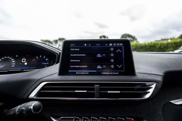 Peugeot 5008 (2018) thumbnail 27