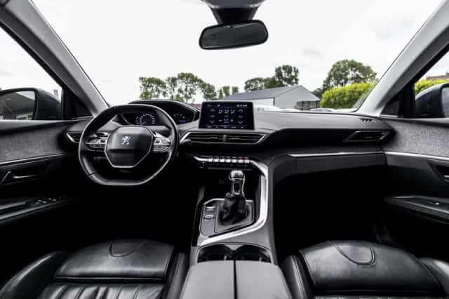 Peugeot 5008 (2018) thumbnail 29