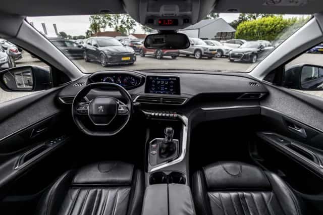 Peugeot 5008 (2018) thumbnail 45