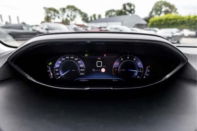 Peugeot 5008 (2018) thumbnail 47