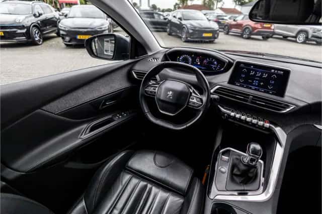 Peugeot 5008 (2018) thumbnail 60