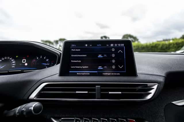Peugeot 5008 (2018) thumbnail 69