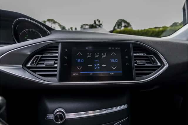 Peugeot 308 (2019) thumbnail 72