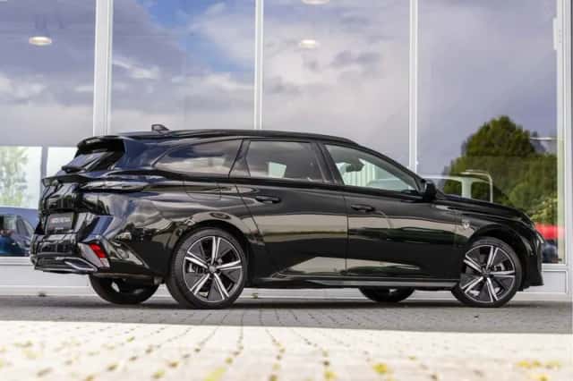 Peugeot 308 (2023) thumbnail 3