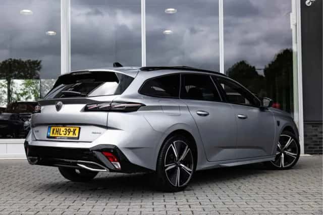 Peugeot 308 (2023) thumbnail 3