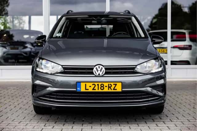Volkswagen Golf (2019) thumbnail 4