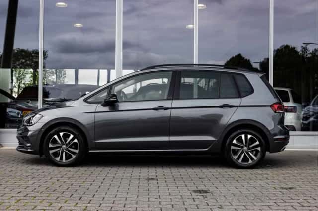 Volkswagen Golf (2019) thumbnail 6