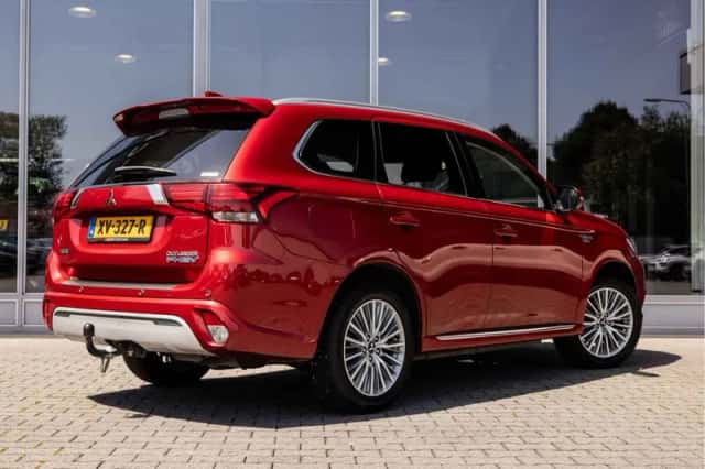Mitsubishi Outlander (2019) thumbnail 3