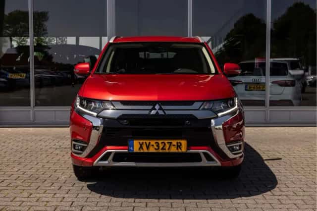 Mitsubishi Outlander (2019) thumbnail 4