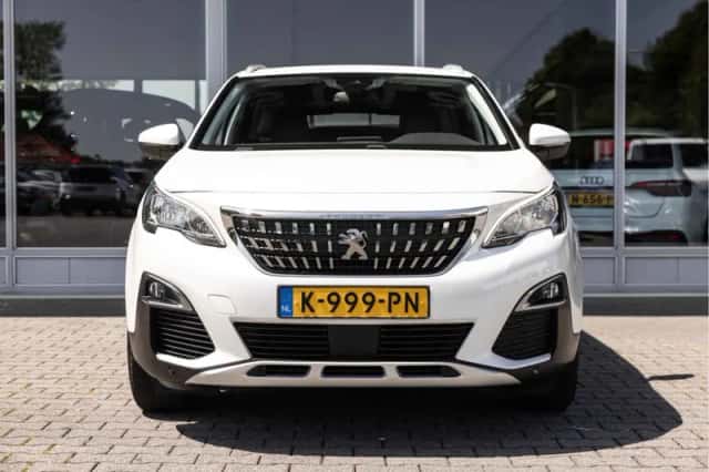 Peugeot 3008 (2017) thumbnail 4
