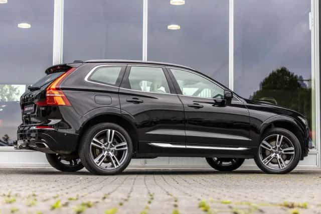 Volvo XC60 (2017) thumbnail 3