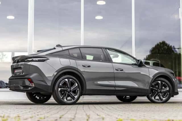 Peugeot 408 (2025) thumbnail 3