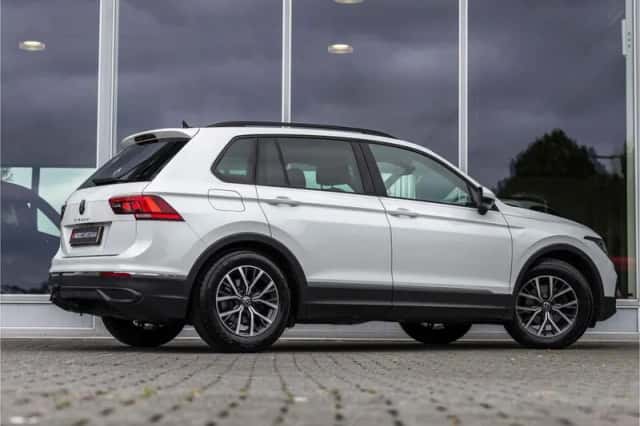 Volkswagen Tiguan (2021) thumbnail 3