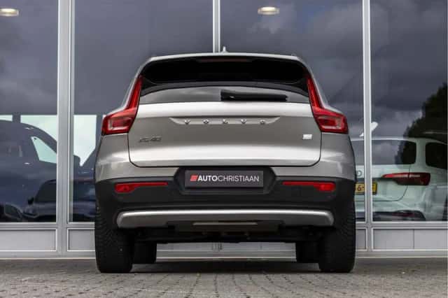 Volvo XC40 (2023) thumbnail 5