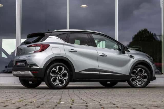 Renault Captur (2022) thumbnail 3