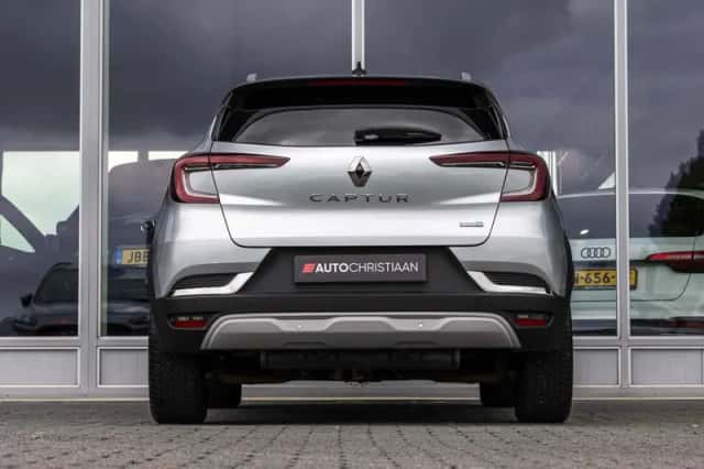 Renault Captur (2022) thumbnail 5