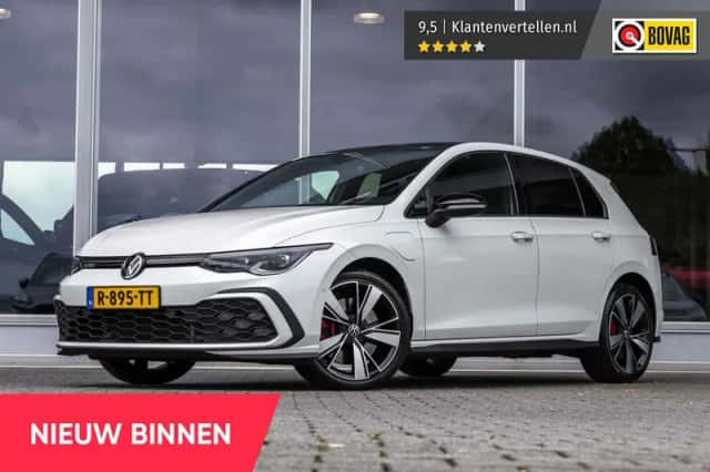 Volkswagen Golf (2021) thumbnail 2