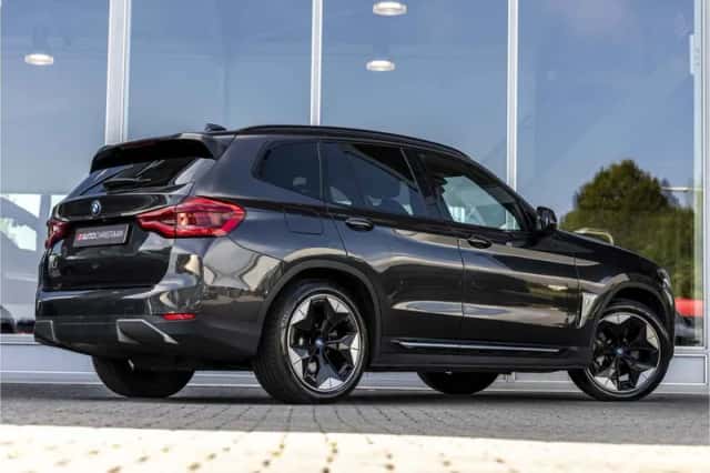 BMW iX3 (2021) thumbnail 3