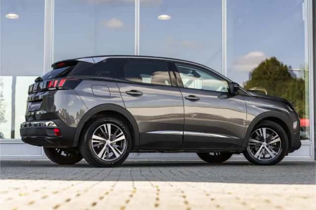 Peugeot 3008 (2023) thumbnail 3