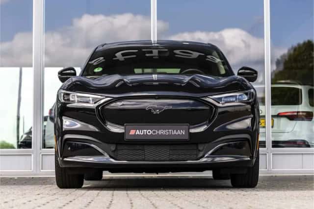 Ford Mustang (2021) thumbnail 4