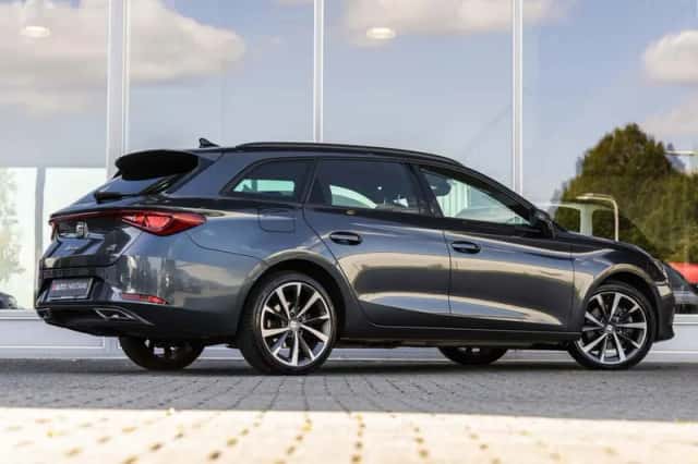 SEAT Leon (2021) thumbnail 3
