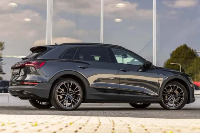 Audi e-tron (2020) thumbnail 3