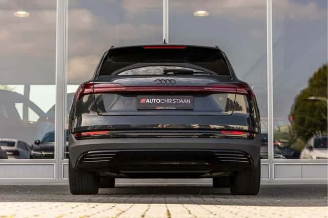 Audi e-tron (2020) thumbnail 5