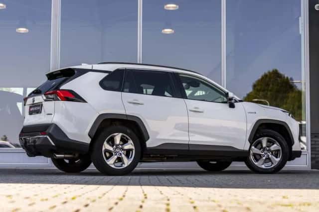 Toyota RAV4 (2020) thumbnail 3
