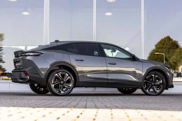 Peugeot 408 (2025) thumbnail 3