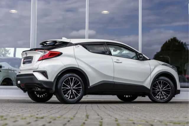 Toyota C Hr (2018) thumbnail 3