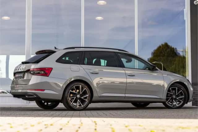 Škoda Superb (2023) thumbnail 3