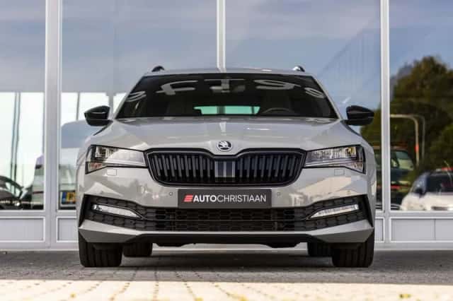 Škoda Superb (2023) thumbnail 4