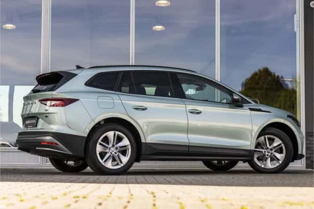 Škoda Enyaq (2023) thumbnail 3