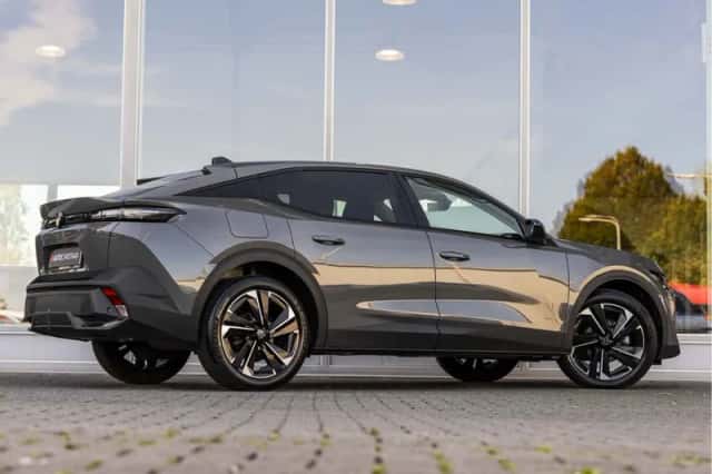 Peugeot 408 (2025) thumbnail 3
