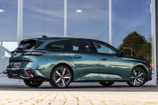 Peugeot 308 (2023) thumbnail 3