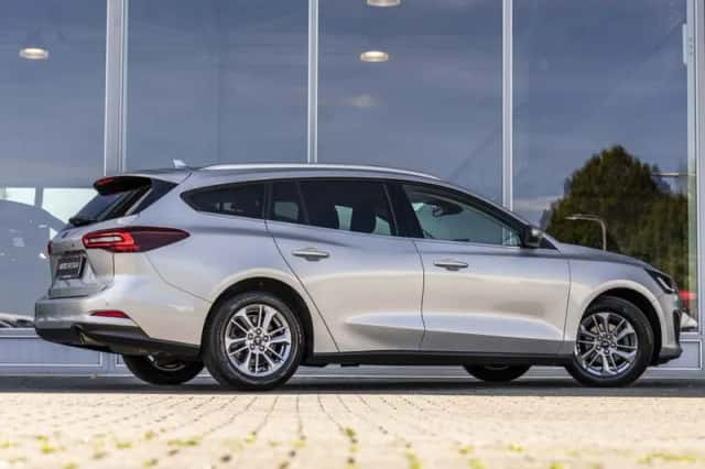 Ford Focus (2024) thumbnail 3