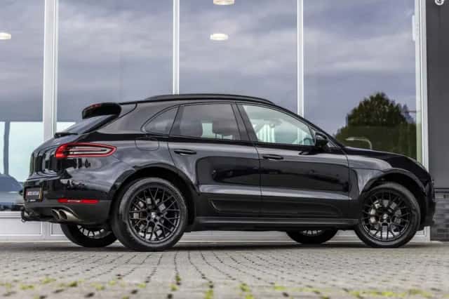 Porsche Macan (2017) thumbnail 3