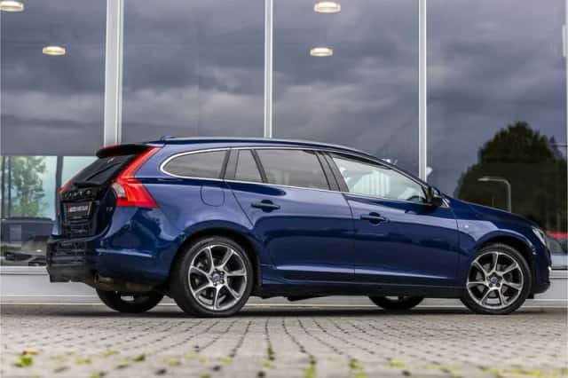Volvo V60 (2015) thumbnail 3