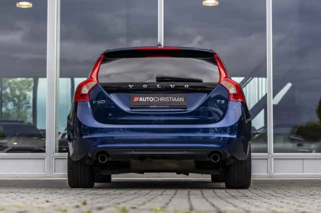 Volvo V60 (2015) thumbnail 5