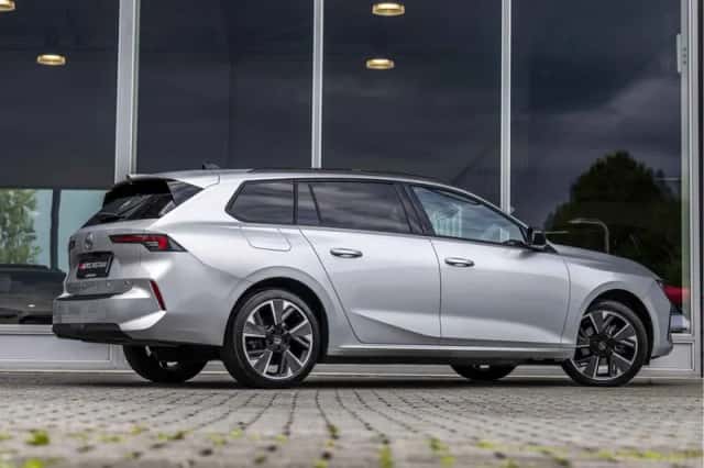 Opel Astra (2024) thumbnail 3